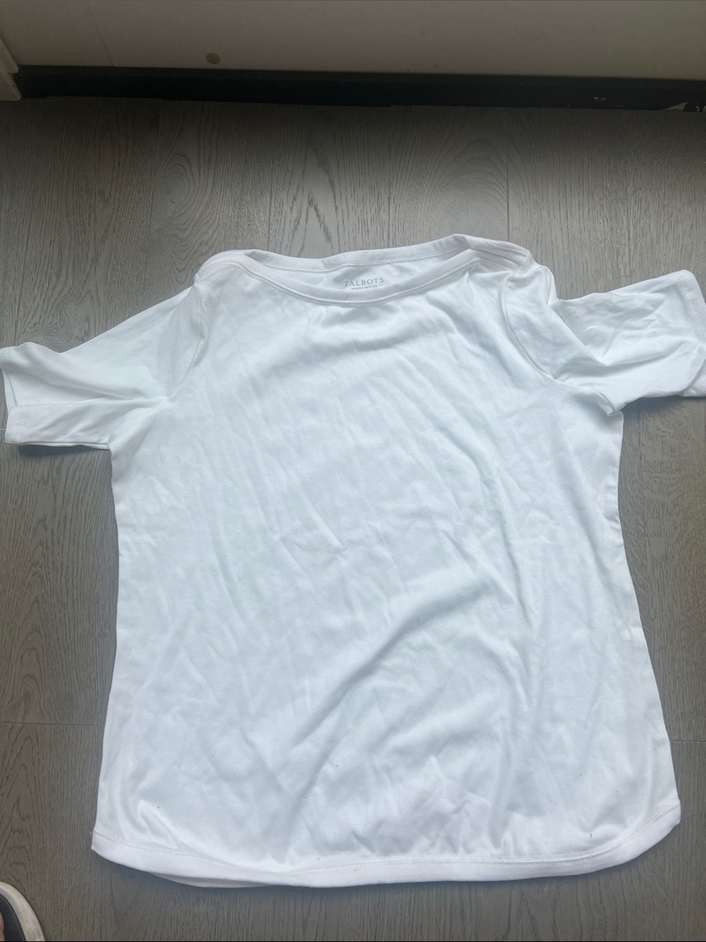 Talbots White Short Sleeve Crewneck Tee NWT.  Weekend Tee  Petite xp